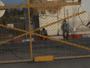 Orfanato, Karf Qaddum, Students gate 061